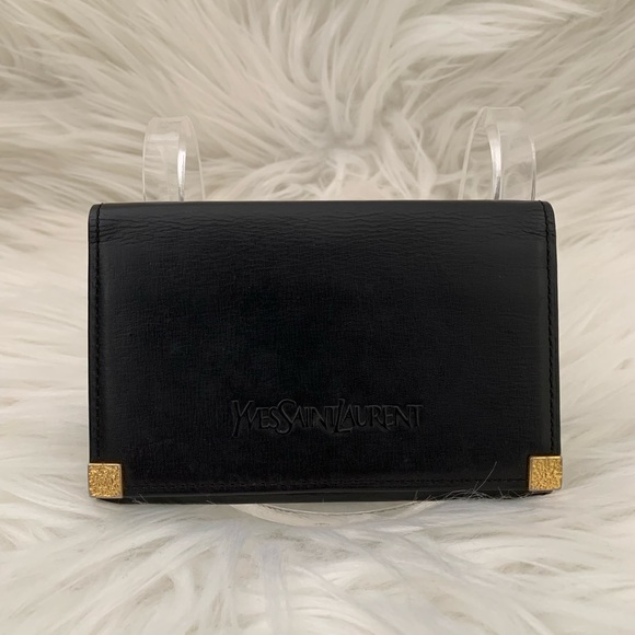 Yves Saint Laurent - Picture 1 of 7